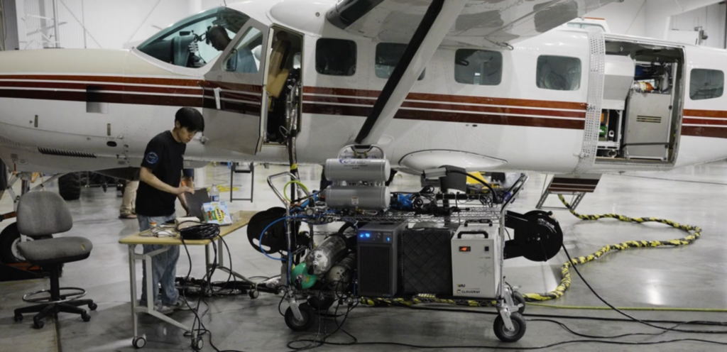 Descripción general La energía convierte la energía solar de 1,5 Transmitido a la Tierra desde una altitud de 10.000 pies, el siguiente paso es desafiar a los satélites en órbita